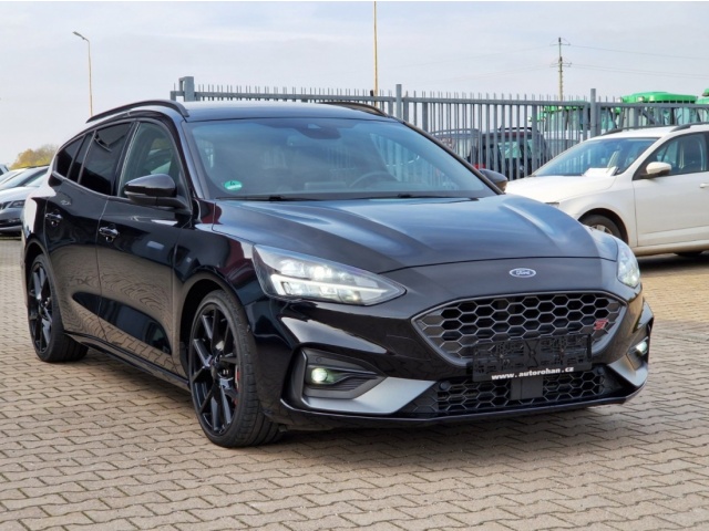 Ford Focus ST 2.3i 206KW A/T PERFORMANCE 