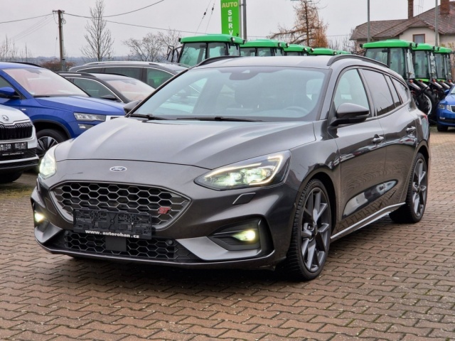 Ford Focus ST 2.3i 206KW MATRIX B&O NAVI 